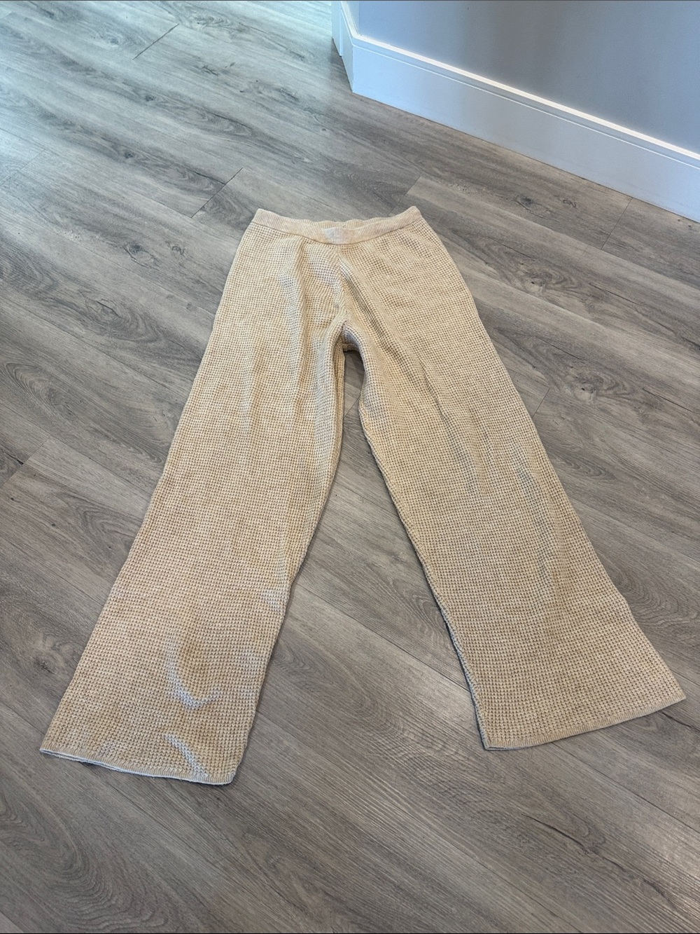 Old Navy Beige Waffle-Knit wide leg Sweatpants size medium